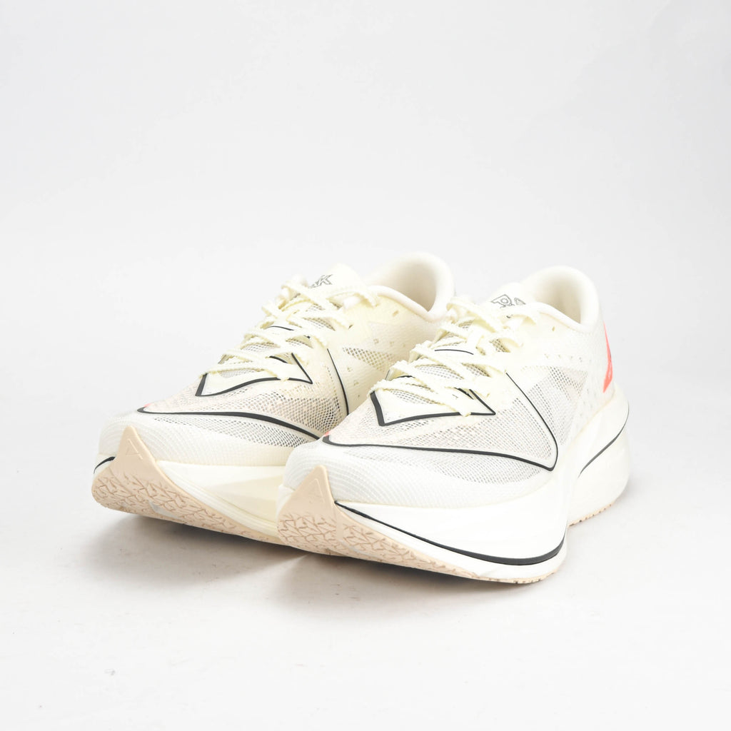 Peak Taichi Up30 4.0 White Black - ET52667H-Z466