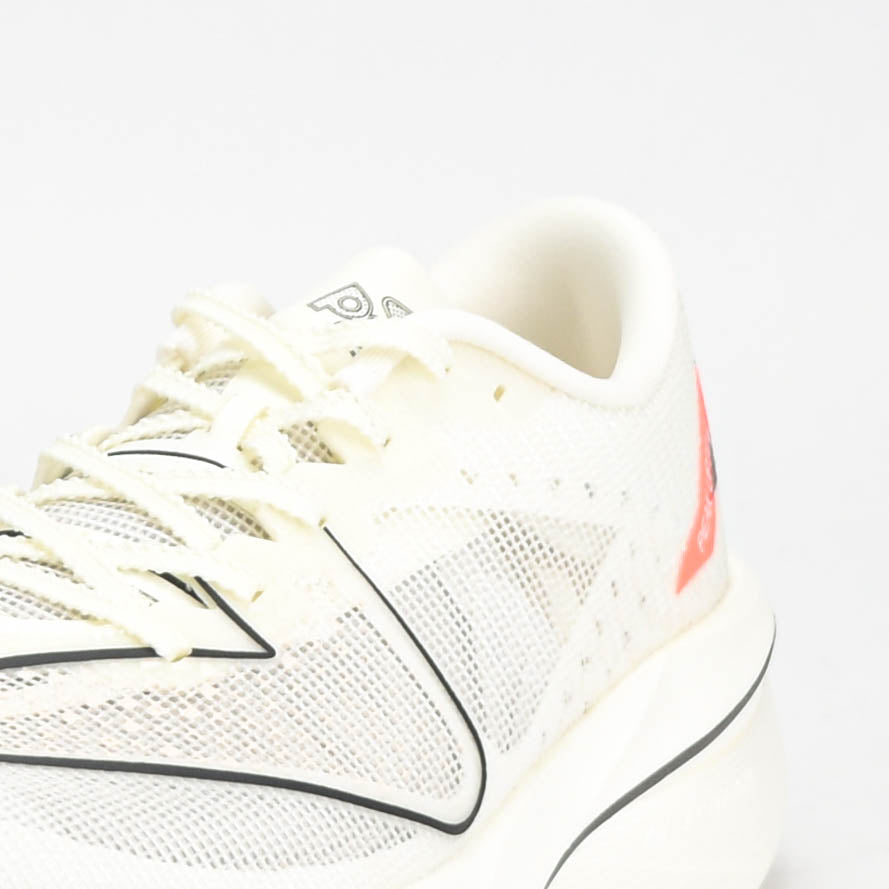 Peak Taichi Up30 4.0 White Black - ET52667H-Z466